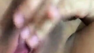 bucetinhas virgem novinha batendo siririca enquanto goza e