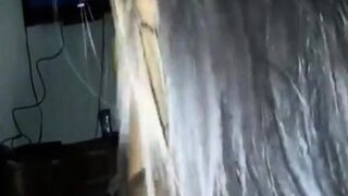 Novinha chupando e dando a buceta